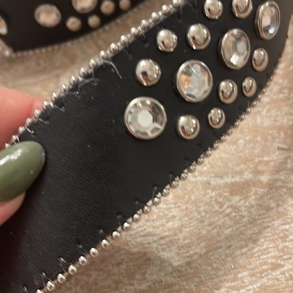 Cross studded embellished unisex black leather belt. Cross design. - Picture 4 of 8